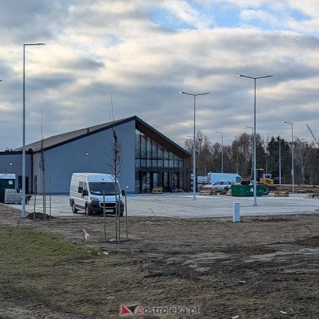 Pierwszy taki supermarket w regionie. Na placu budowy w Ostrołęce praca wre [ZDJĘCIA]