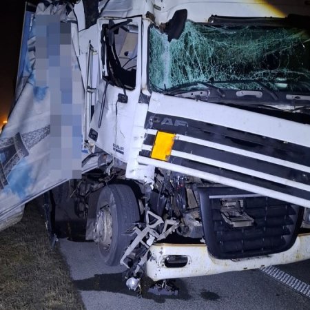 Wypadek po awarii ciężarówki. Uszkodzonych pięć pojazdów! [ZDJĘCIA]