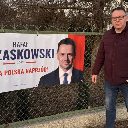 Pierwsze banery Trzaskowskiego w Ostrołęce już wiszą. Zawiesił je poseł