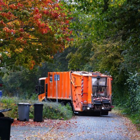 Straszna śmierć kierowcy śmieciarki. Próba naprawy pojazdu skończyła się tragicznie