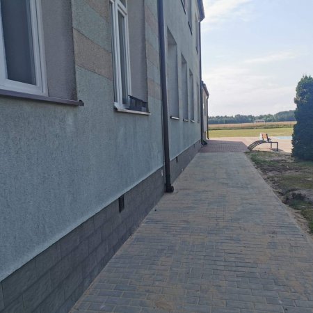 Nowy chodnik przy Szkole Podstawowej w Drwęczy [ZDJĘCIA]