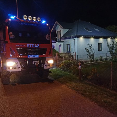 Pożar w Drwęczy. Do walki z ogniem ruszyło siedem jednostek strażackich [ZDJĘCIA]