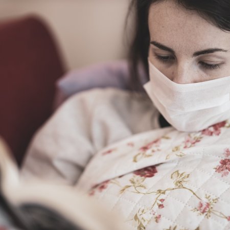 Nowy raport sanepidu. Kobieta z Ostrołęki zakażona koronawirusem