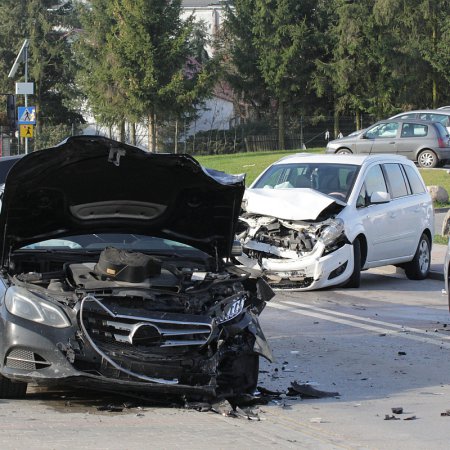 Wypadek w Goworówku. Poszkodowana jedna osoba, wśród uszkodzonych jest policyjny radiowóz [WIDEO, ZDJĘCIA]