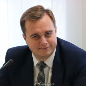 Radny Paweł Niewiadomski w Młodzieżowej Komisji Wyborczej